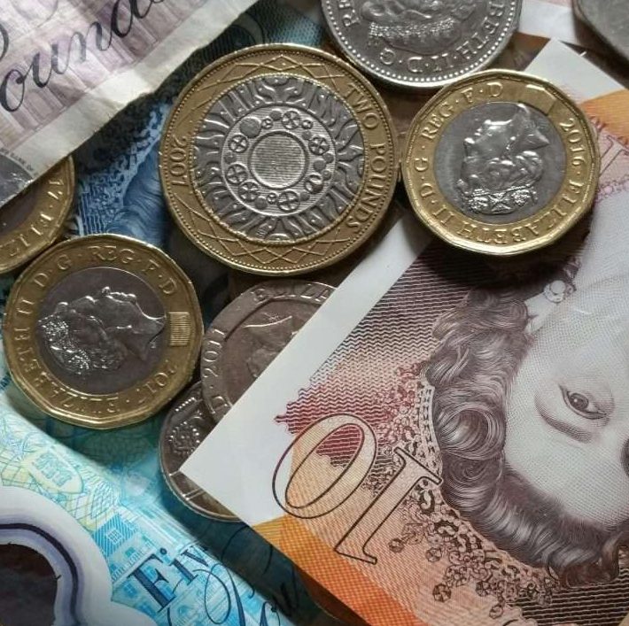 月入£2,000，在英國夠生活嗎？